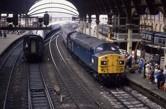 40143 at York on 1E19 08:40 Manchester Victoria to Scarborough 04/08/1984.
