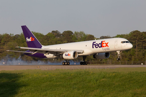FedEx "Shae" | 1988 Boeing 757-21B(SF) | cn 24331, ln 203 | N934FD | by DeanIn757