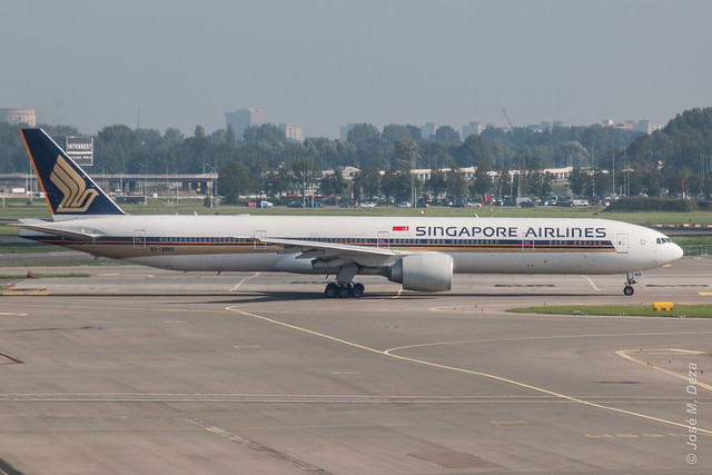 Singapore Airlines B777-312ER