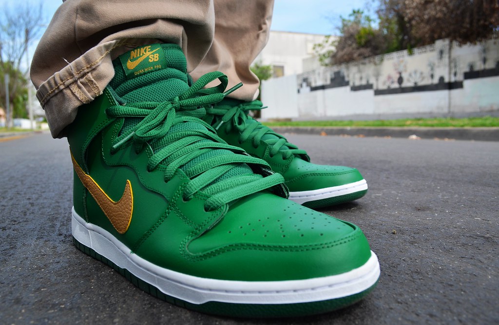 Nike street. Nike SB Dunk зеленые. Nike Dunk Low Green. Nike Dunk High зеленые. Nike SB Dunk St Patrick.