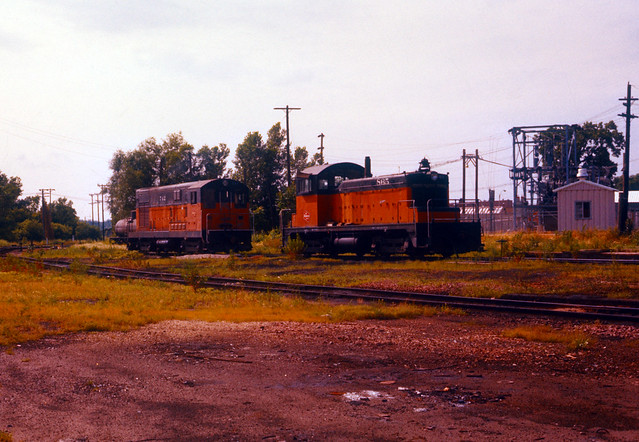 Milwaukee Road - SW-1 #865 and H12-44 #742