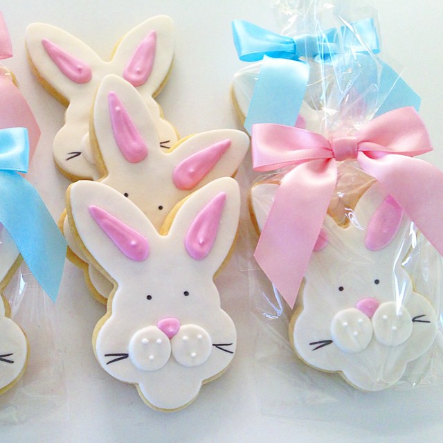Order a batch of easter cookies for personal or corporate events! Drop by @deliceslafrenaie to purchase individual cookies 🍪