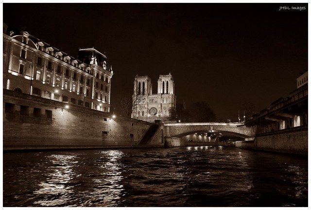 A swimmers view of le Notre Dame de Paris