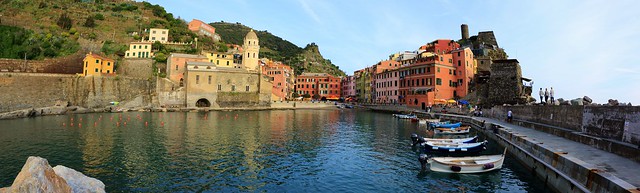 Leisurely with Carefree  ~Panorama Dusk View @ Vernazza of the Cinque Terre 五鄉地(五漁村) ~