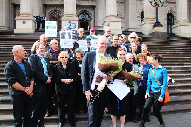 No-EWLink residents at Victorian parliament say thankyou to Richard Wynne and Jane Garrett