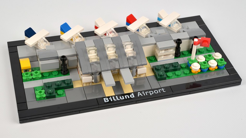 Majestætisk tråd Afgang 4000016 Billund Airport | Brickset | Flickr