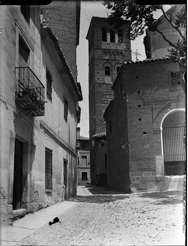 Iglesia de Santo Tomé en Toledo hacia 1920. Fotografía de Enrique Guinea Maquíbar © Archivo Municipal de Vitoria-Gasteiz