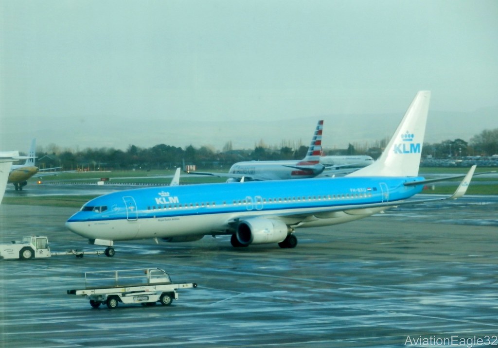 KLM B738(W) PH-BXU pushing back at MAN/EGCC