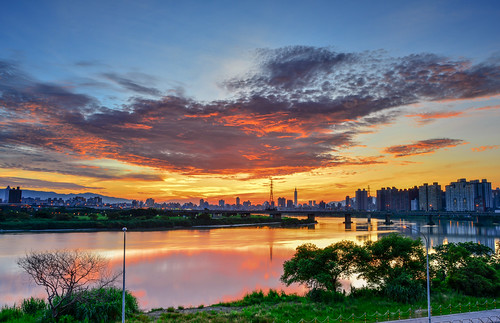 city sky cloud reflection sunrise river outdoors dawn scenery stream taiwan 台灣 城市 天空 晨曦 日出 zhonghe 新店溪 火燒雲 倒映 晨彩 中和區 newtaipei 新北市
