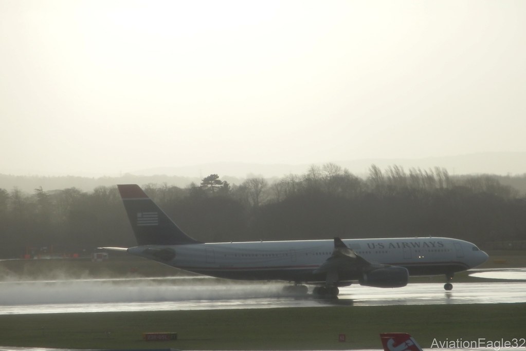 US Airways N280AY taking off at MAN/EGCC