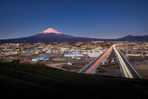 city longexposure blue sunset sky mountain japan landscape asian evening twilight highway asia factory fuji bluesky landmark mountfuji fujisan fujifilm expressway shizuoka attraction mtfuji tomei lighttrail teaplant shizuokaken xt1 fujinomiyashi shintomei