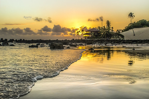 Alvorecer em Genipabu-RN. by rqserra, morning brazil sun praia brasil clouds strand landscape dawn golden zonsondergang agua rocks waves s