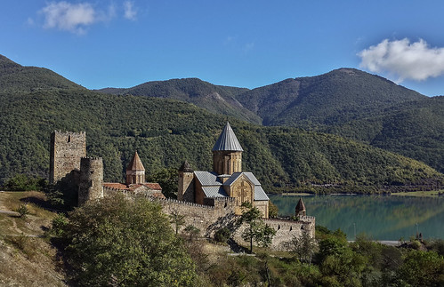 trip autumn lake mountains georgia monastery fortress 2014 ananuri lookmytripscom