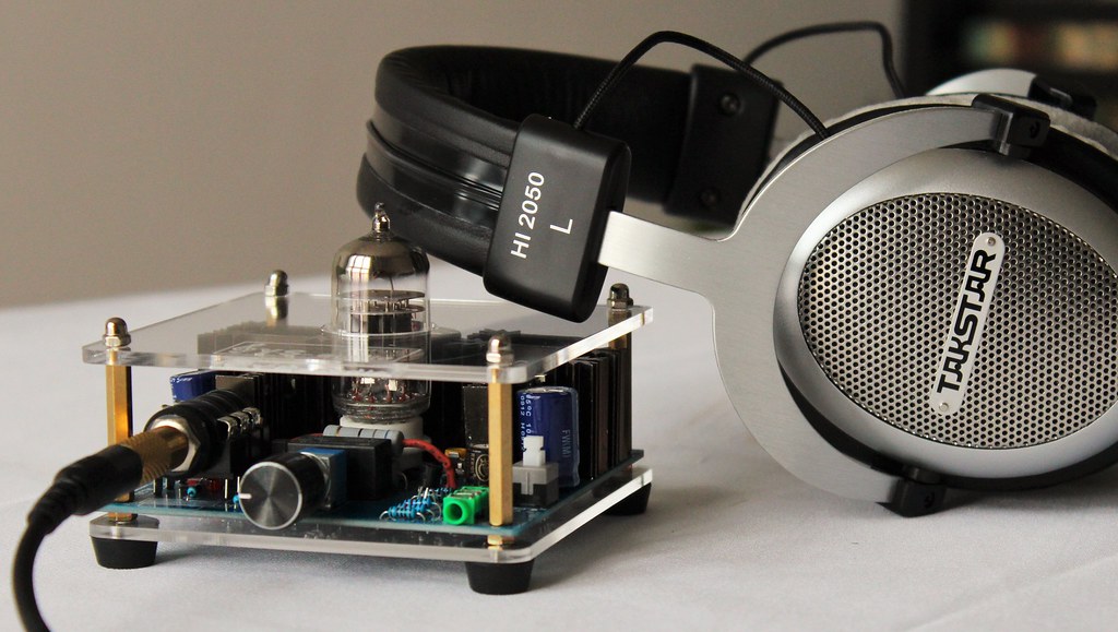Headphone amplifier and TAKSTAR HI2050