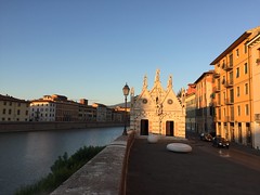 The little 13th century church on the edge of the Arno, Santa Maria della Spina