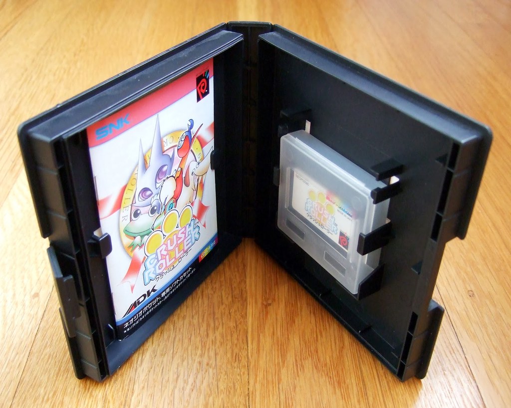 A look inside the Crush Roller Neo Geo Pocket Color case