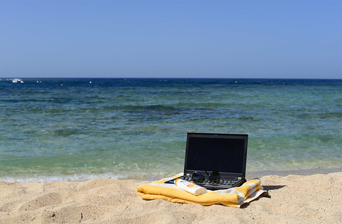 Arbeiten im Urlaub mit dem Laptop am Strand- Work during vacation - Laptop Beach | by laurahoffmann51