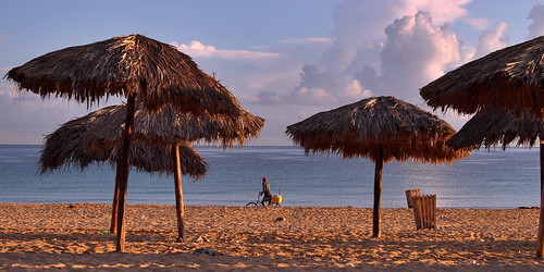 beach sunrise canon havana cuba playa amanecer parasol plage sombrilla leverdesoleil lahabana orto salidadelsol monbaillu santamaríadelmar lahavane eos7d villalospinos