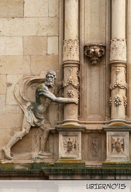 Detalle de la fachada del Colegio Mayor de San Ildefonso