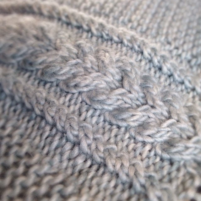 Today I am working on my Messalina by @bryonybears Did I say that I love the center panel of this shawl? ❤️ Have a great Friday IG Friends 😉 #messalina #moreshawlsplease #commuteknitting #shawls