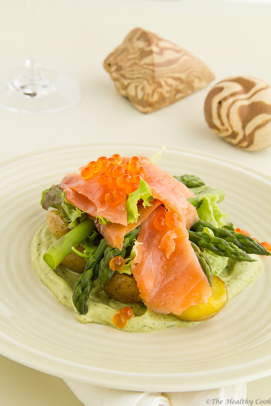 Salmon Salad with Asparagus & Avocado Dressing – Σαλάτα με Σολομό, Σπαράγγια και Σάλτσα Αβοκάντο