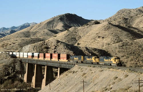 railroad bridge santafe train desert railway stack locomotive abo sd45 emd doublestack atsf bridge1 5856 stacktrain trailertrain sd452 emdsd452 abocanyon emdsd45 santafe5856