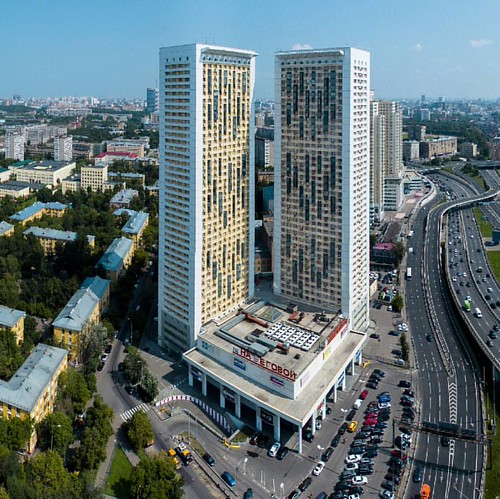 сегодня в кадре светлые архитектурные близнецы ЖК Дом на Беговой   #videoproduction #видеосъемка #fly #Россия #nature #urban #action #кино #аэросъемка #лето #облака #kkfly #landscape #sky #риэлтор #realestate #instadaily #жкДомнаБеговой #sunset #followme | by kkfly_team