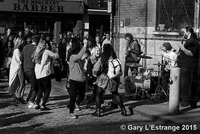 buskers entertaining the crowds Temple Bar