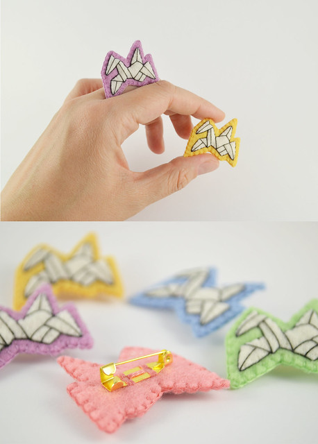 Tiny Japanese Origami Crane Wool Felt Brooch / Japan Lover Wool Felt Brooch / Origami Enthusiast Felt Brooch / Japanese Symbol Felt Brooch
