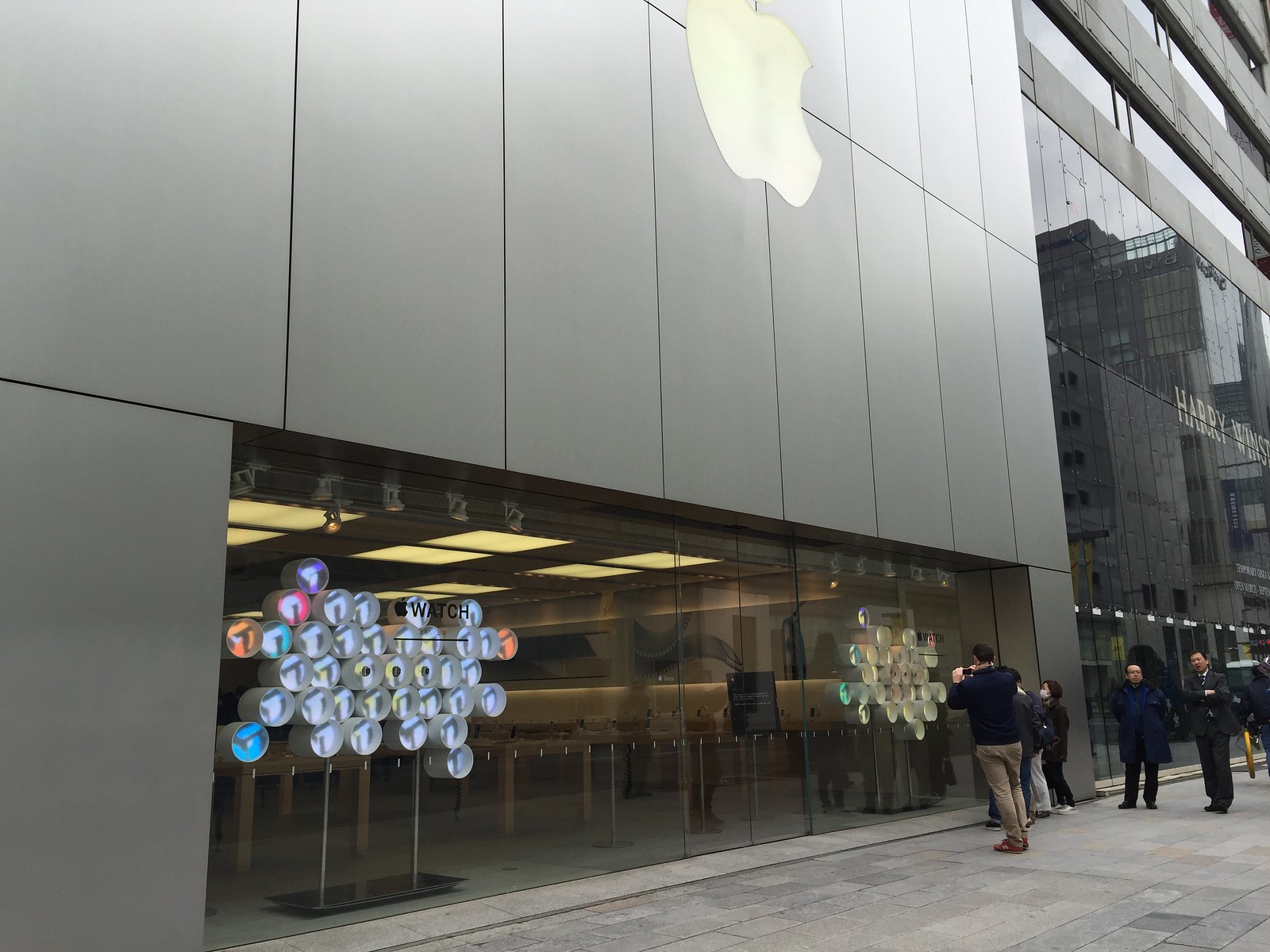 Apple Watch pre order start day in Apple Store Ginza.