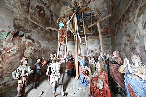 XXXIX Cappella: La deposizione di Gesù dalla Croce - Sacro Monte di Varallo - UNESCO Patrimonio mondiale dell'umanità (2003) by raffaele pagani, 39th Chapel: Jesus is removed from Cross - Sacred Mount of Varallo - UNESCO World Heritage Site (200