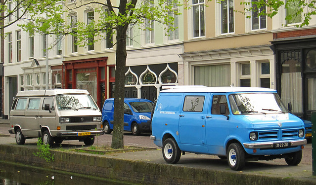 1977 Bedford CF 97170 OG & 1984 Volkswagen Transporter 1.9 (T3)