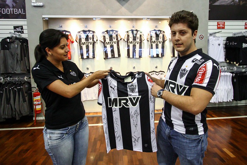 Sócio torcedor Galo na Veia, recebe camisa autografada 26.05.2015