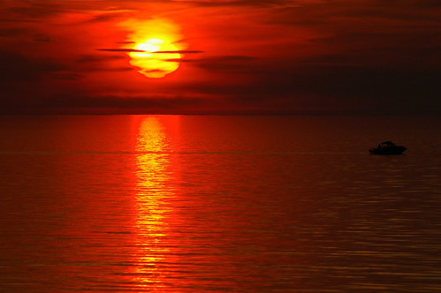 sunset lake tourism boating recreation lakehuron kincardineontariocanada visitkincardineontario protectourgreatlakes