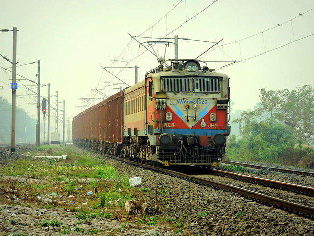 Indian Railways : Winter effect, NCR's beauty pulls long BCNA consist through rural Bengal !