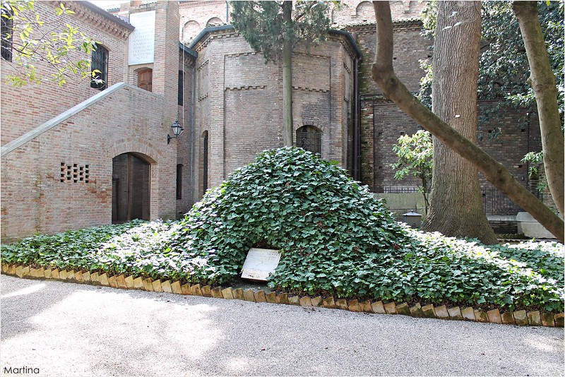 Tomba di Dante Alighieri.