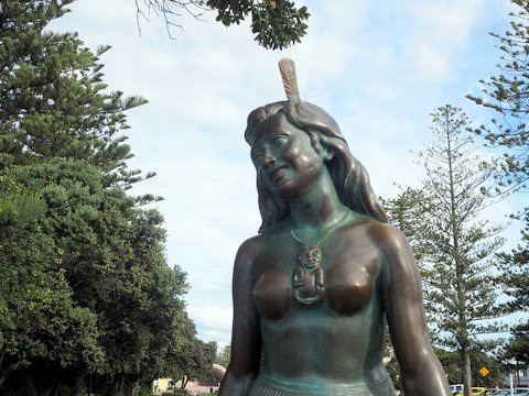 Pania, Napier wears a Hei-tiki, Māori neck pendant, often called a tiki