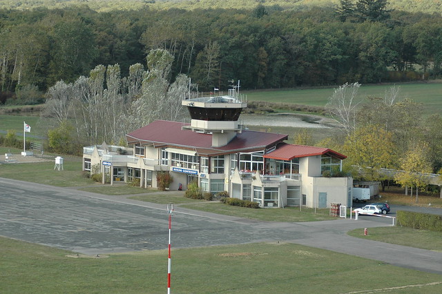 Aérodrome de MOULINS-MONTBEUGNY (TOULON-sur-ALLIER,03)