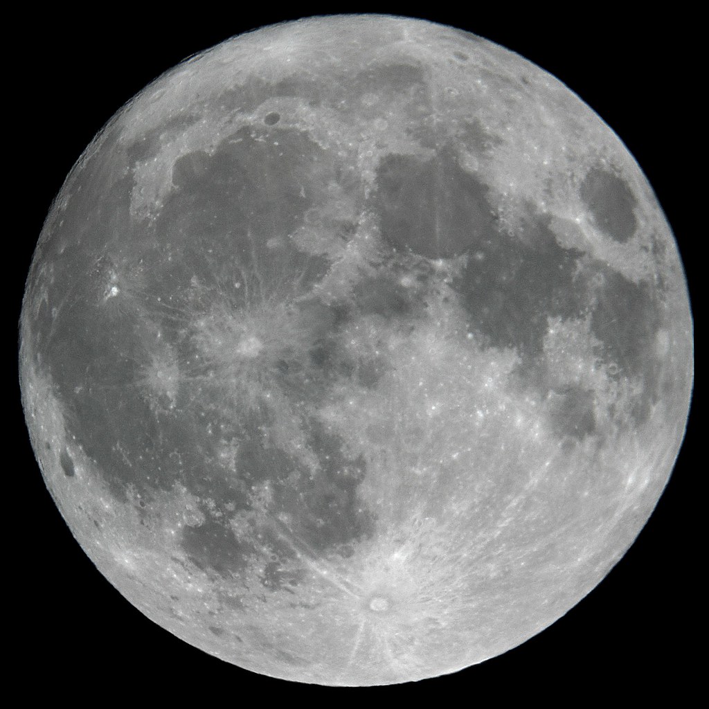 Consecutive daily moon shot no. 7 - full moon by jpstanley
