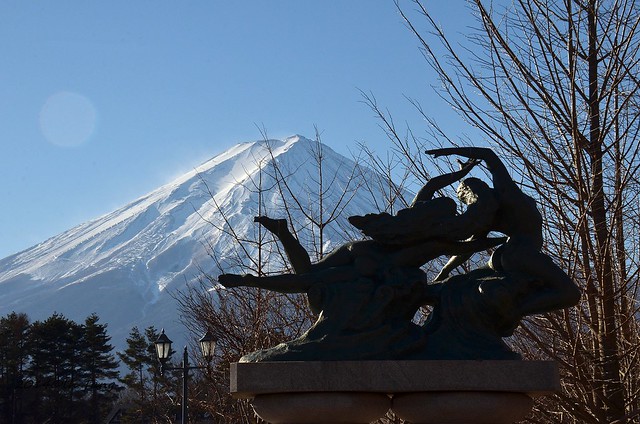 Statue background Fuji