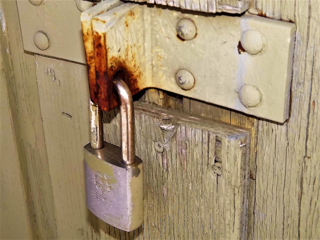Lock Rusted Dark Shed Rust | I took this by a lonely shed I saw out in the middle … | Flickr
