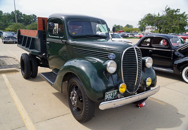 1939 Ford 1-1/2 Ton Dump Truck (1 of 2)