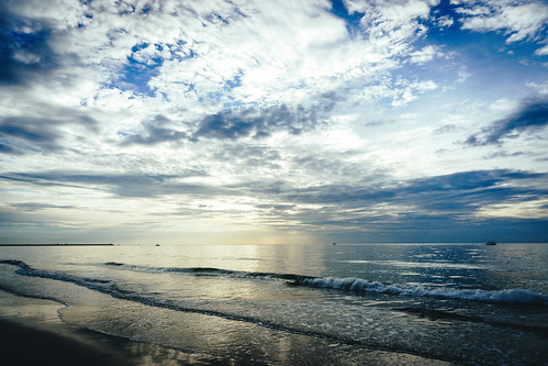 ocean morning blue light sea sky sun seascape beach water clouds landscape dawn seaside wind outdoor wave wideangle seashore sonyepz1650mmf3556oss sonyilce6000