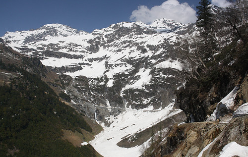 Road to Sach pass by Rupak Sarkar and Uma Sarkar, himachal himalayas pirpanjal saachpass
