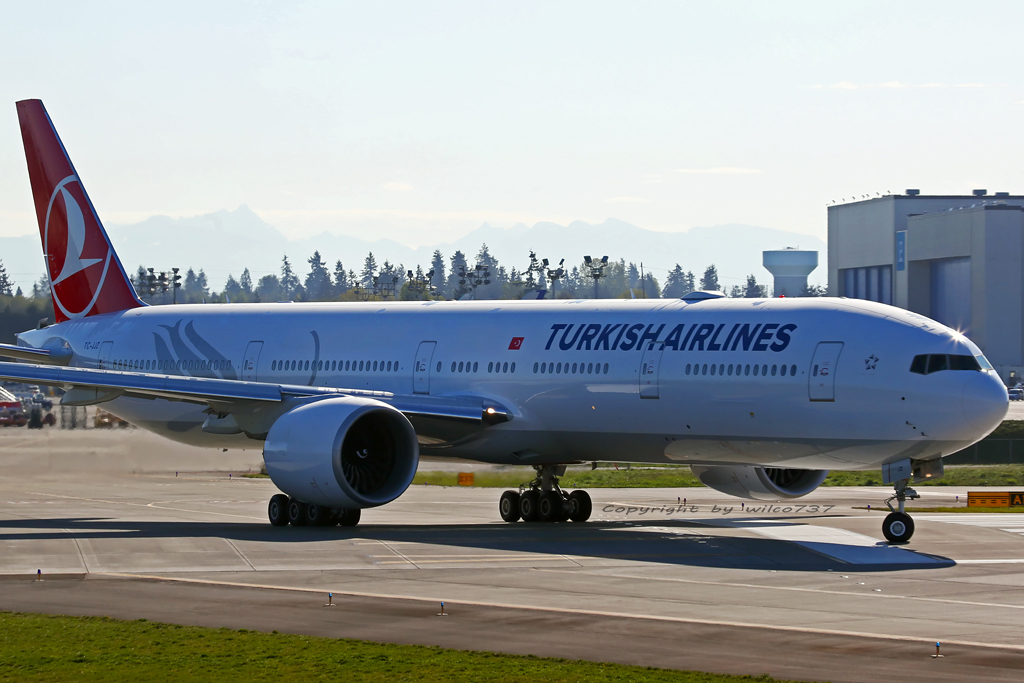 Turkish Airlines Boeing 777-300ER at PAE (TC-JJZ)