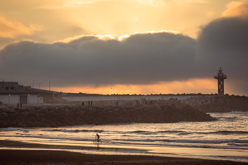 aminefassi copyright maroc morocco biker silhouette sunset beach landscape clouds harbour lighthouse ef135mmf2 canon 5d 135mm 135mmf2l ef135mmf2lusm login