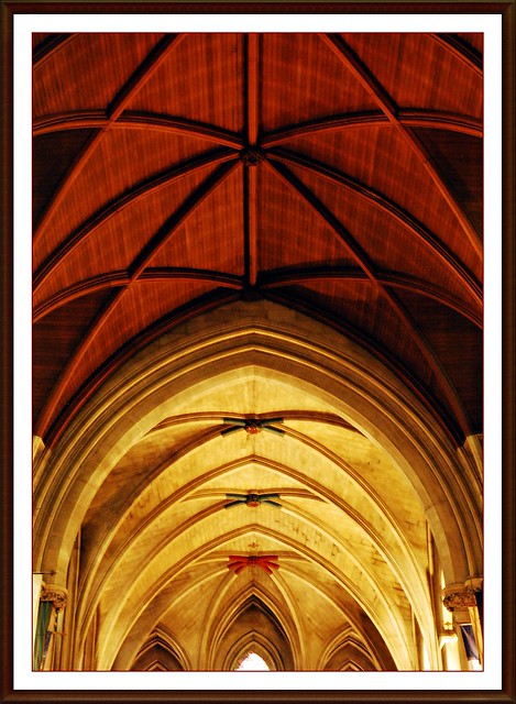 1 - Paris Avenue Georges V Cathédrale américaine de  la Sainte-Trinité Plafond de la nef