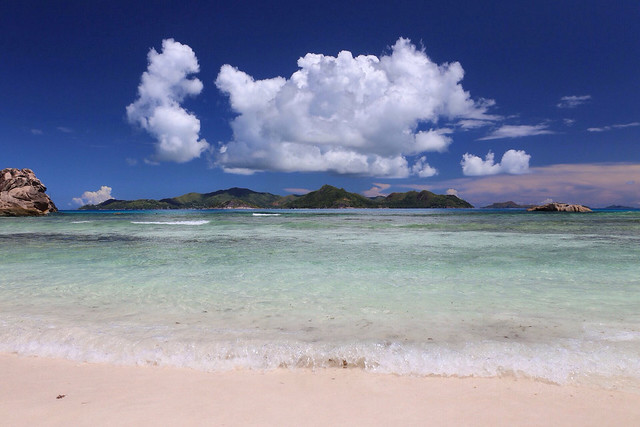 Praslin from La Digue. Seychelles ... On Explore ! ( #34 01 May 2015 )