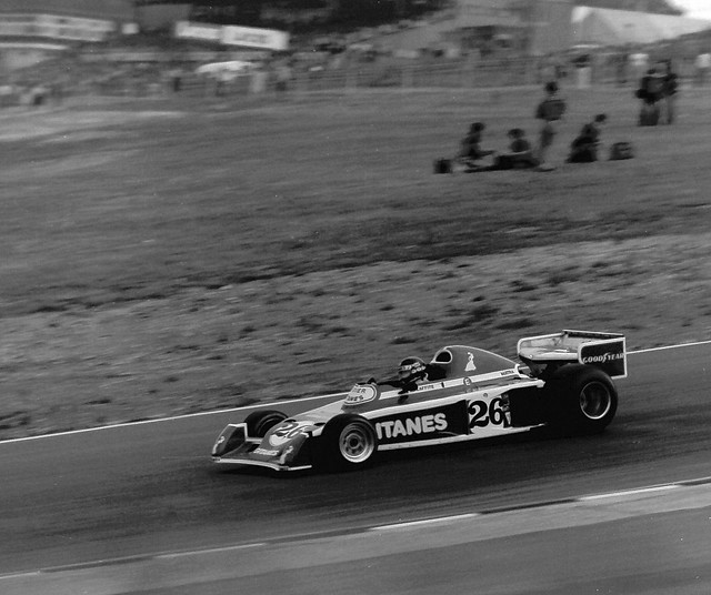 Jacques Laffite - Ligier JS5 at Paddock Hill bend during the 1976 British Grand Prix