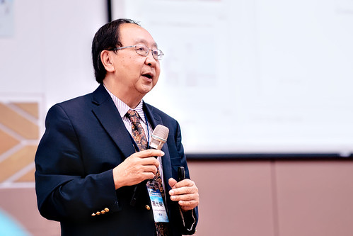 Prof. Guang R. Gao giving a keynote speech at CTHPC 2016 | Flickr